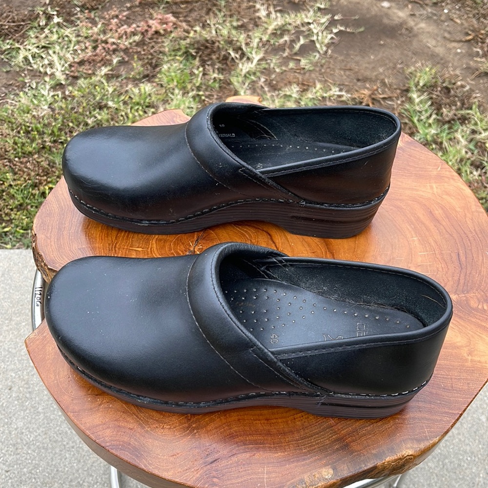 Dasko black slip resistant shoes sz 40